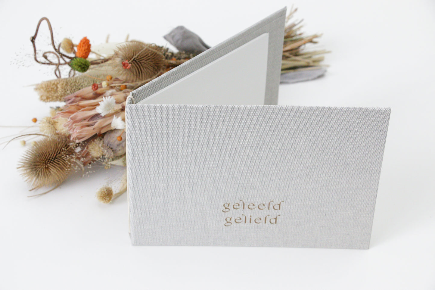 linnen koesterdoos 'geleefd, geliefd' herinneringsplek (met boek)