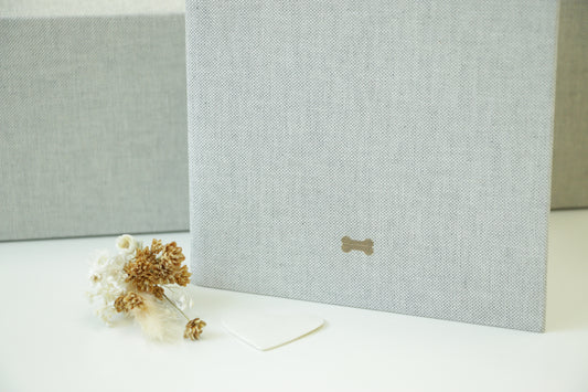 Fotomapje linnen met botje om je geliefde viervoeter in te bewaren.