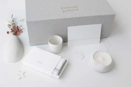 linnen koesterdoos L 'geleefd, geliefd' met zes troostproducten