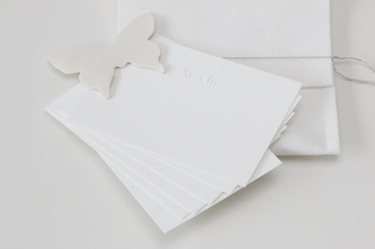 Rouwzakje met krachtkaarten en koesterplaatje.